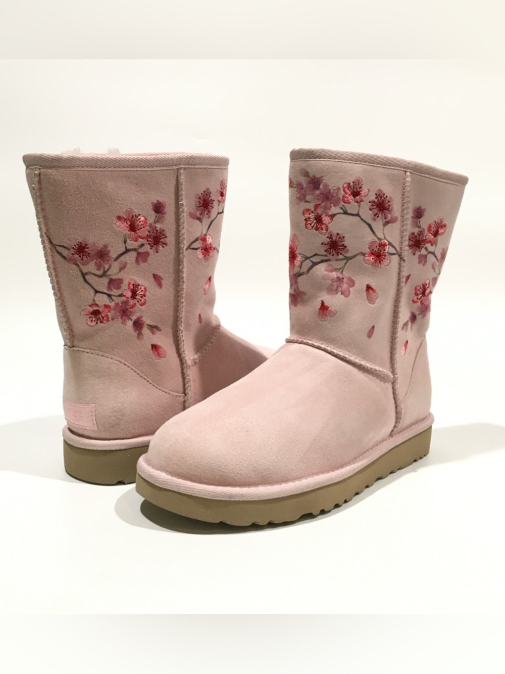 UGG Classic Short Blossom Boots -Embroidered Pink Suede -Women’s US 7 -New